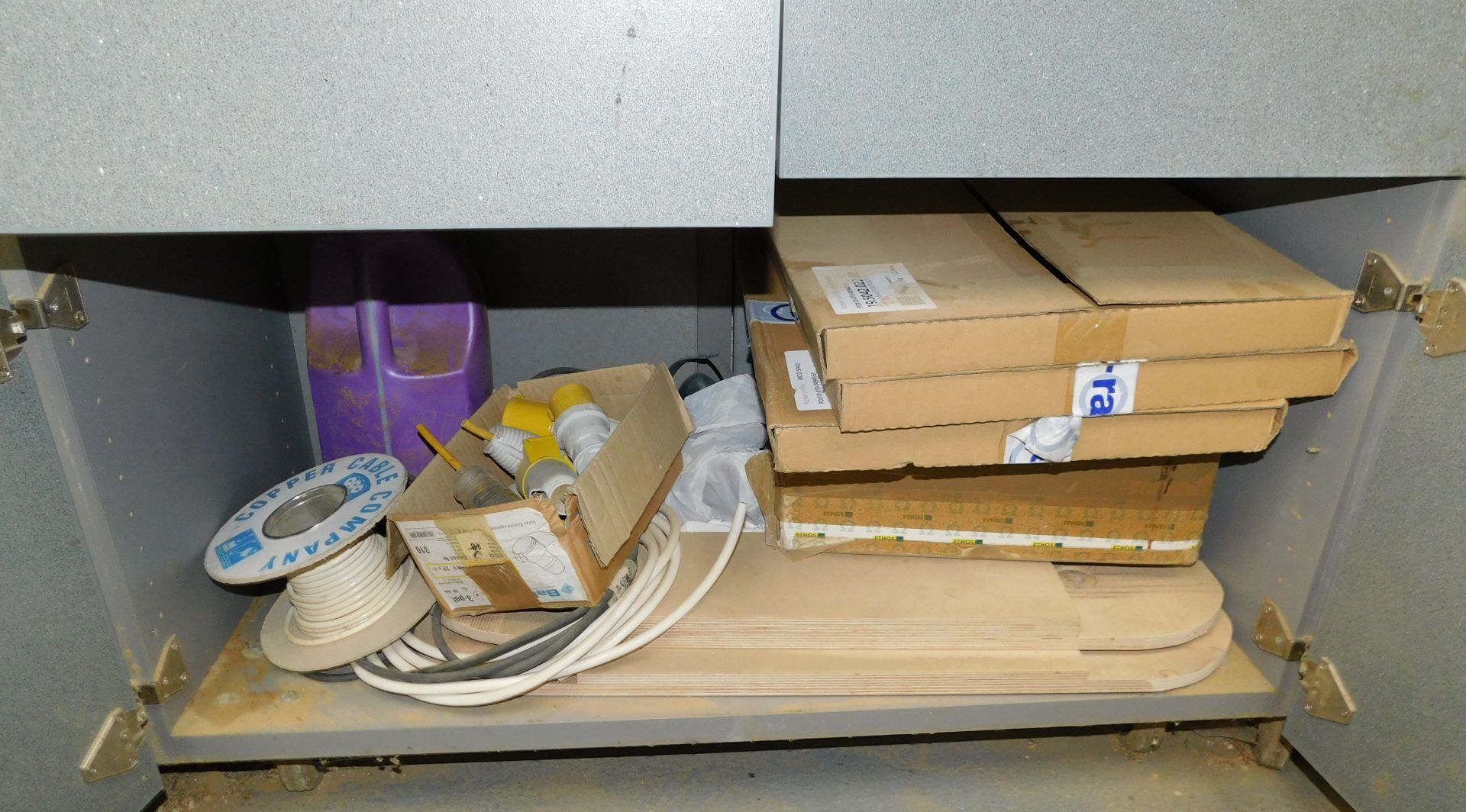 Quantity of Assorted Screws and Fixings & the Remaining Contents of Under Bench Units (3 Drawers - Image 3 of 4