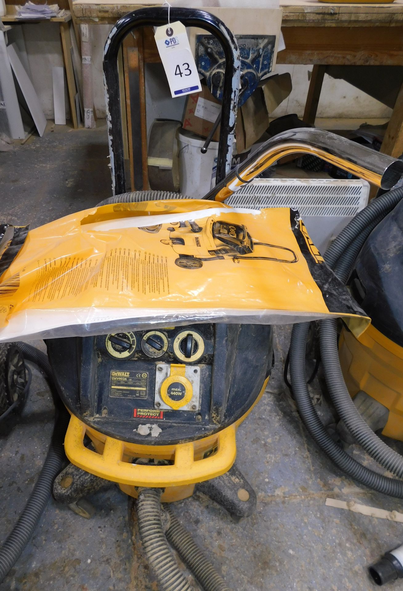 DeWalt DWV902M Mobile Extractor, 110v