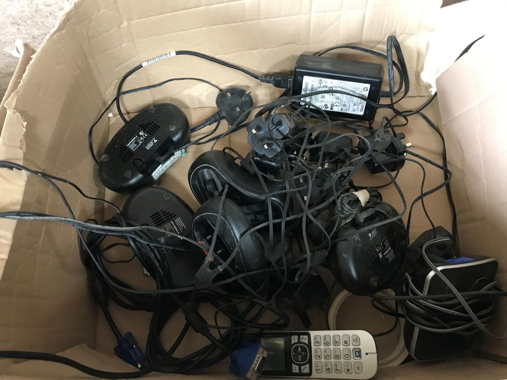 15 Motorola Walkie Talkies Comprising; Box of T82 Extreme Walkie Talkies, 8 Talkabout & 5 TLKR - Image 3 of 3