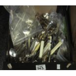 Box of loose cutlery. (B.P. 21% + VAT)