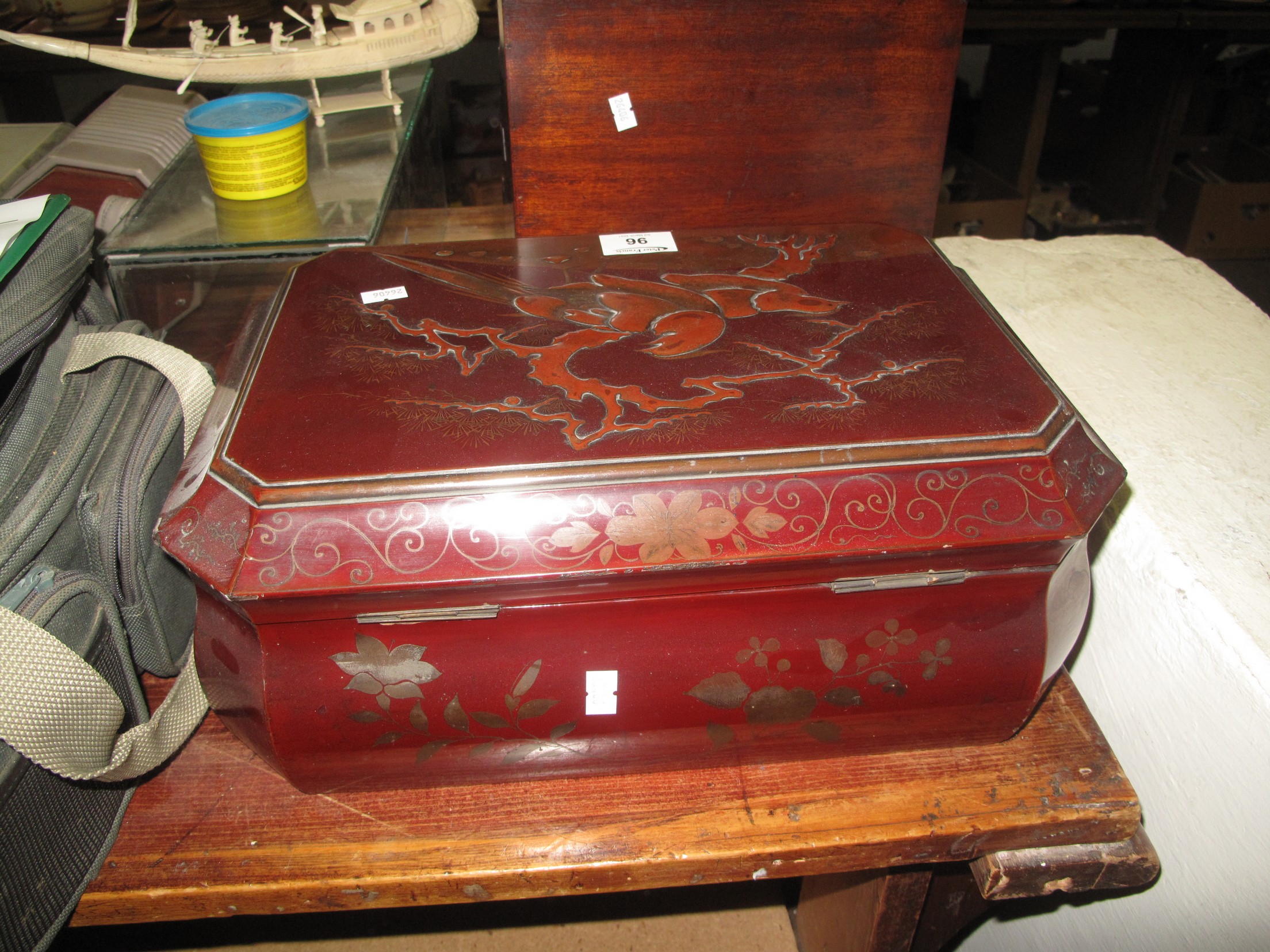 Japanese lacquered jewellery box with fitted lift out tray to the interior, externally decorated - Image 3 of 3