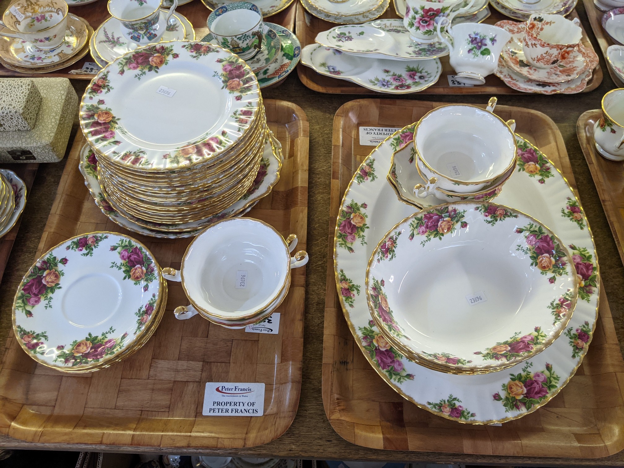 Six trays of Royal Albert 'Old Country Roses' design tea and dinnerware items to include; cups, - Image 5 of 7