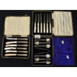 Cased set of silver handled dessert knives with EP blades, cased set of stainless steel dessert