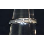 18ct white gold 5 stone diamond set band. Ring size M. Weight 3.5 grams. (B.P. 21% + VAT)