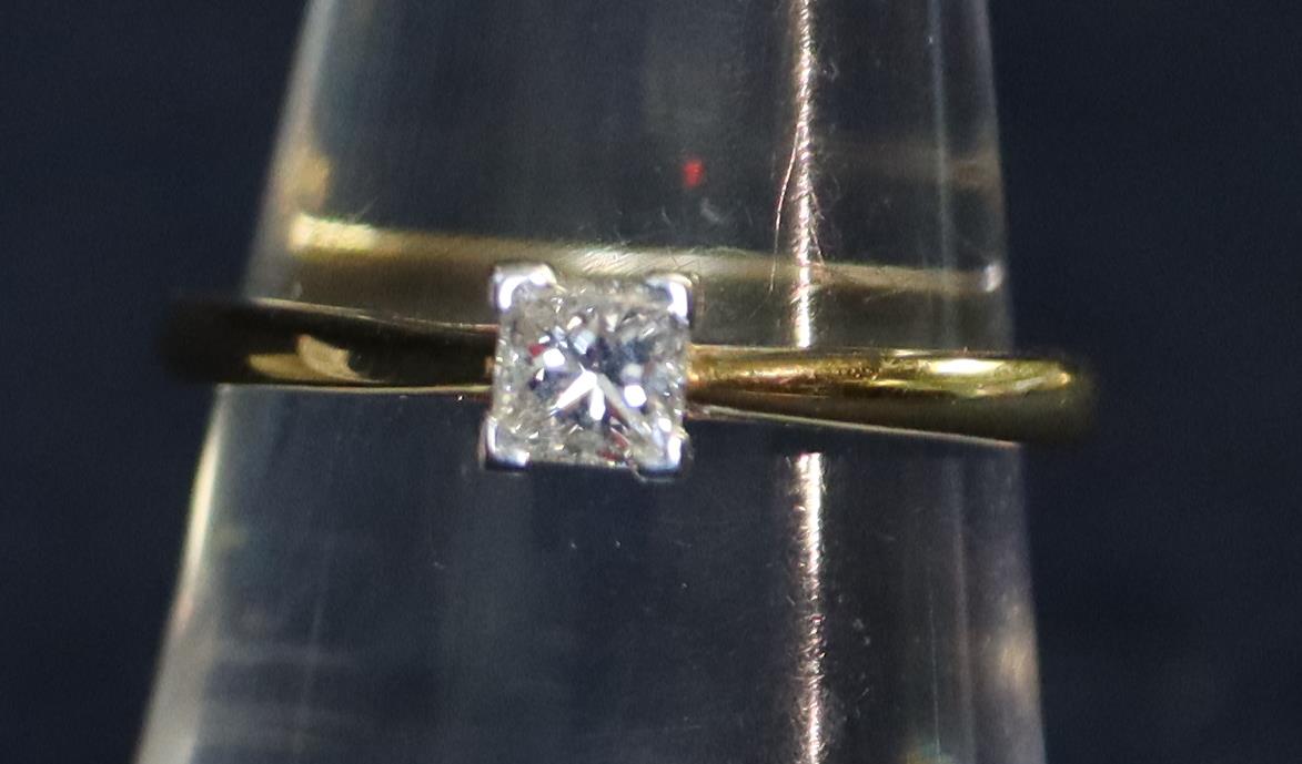 18t gold princess cut diamond solitaire ring. Estimated diamond weight 0.33cts. Ring size M.