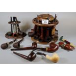 Box of vintage pipes, together with a pipe rack etc. (B.P. 21% + VAT)