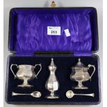 George V cased three piece cruet set with two spoons, one with a Bristol blue glass lining, weight