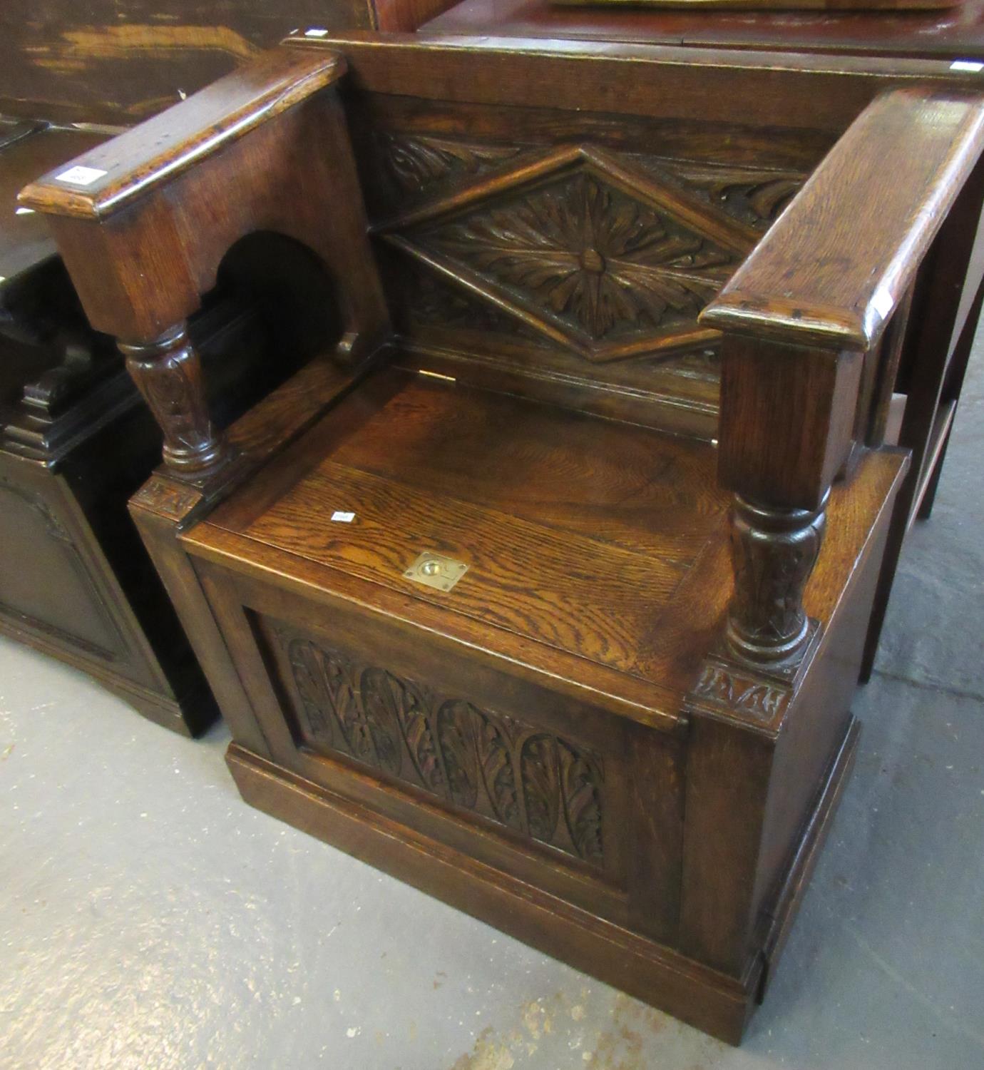 Early 20th Century carved oak monk's chair/bench with hinged lid and carved decoration. (B.P.