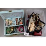 Jewellery box containing assorted costume jewellery and dress rings, together with ladies beaded