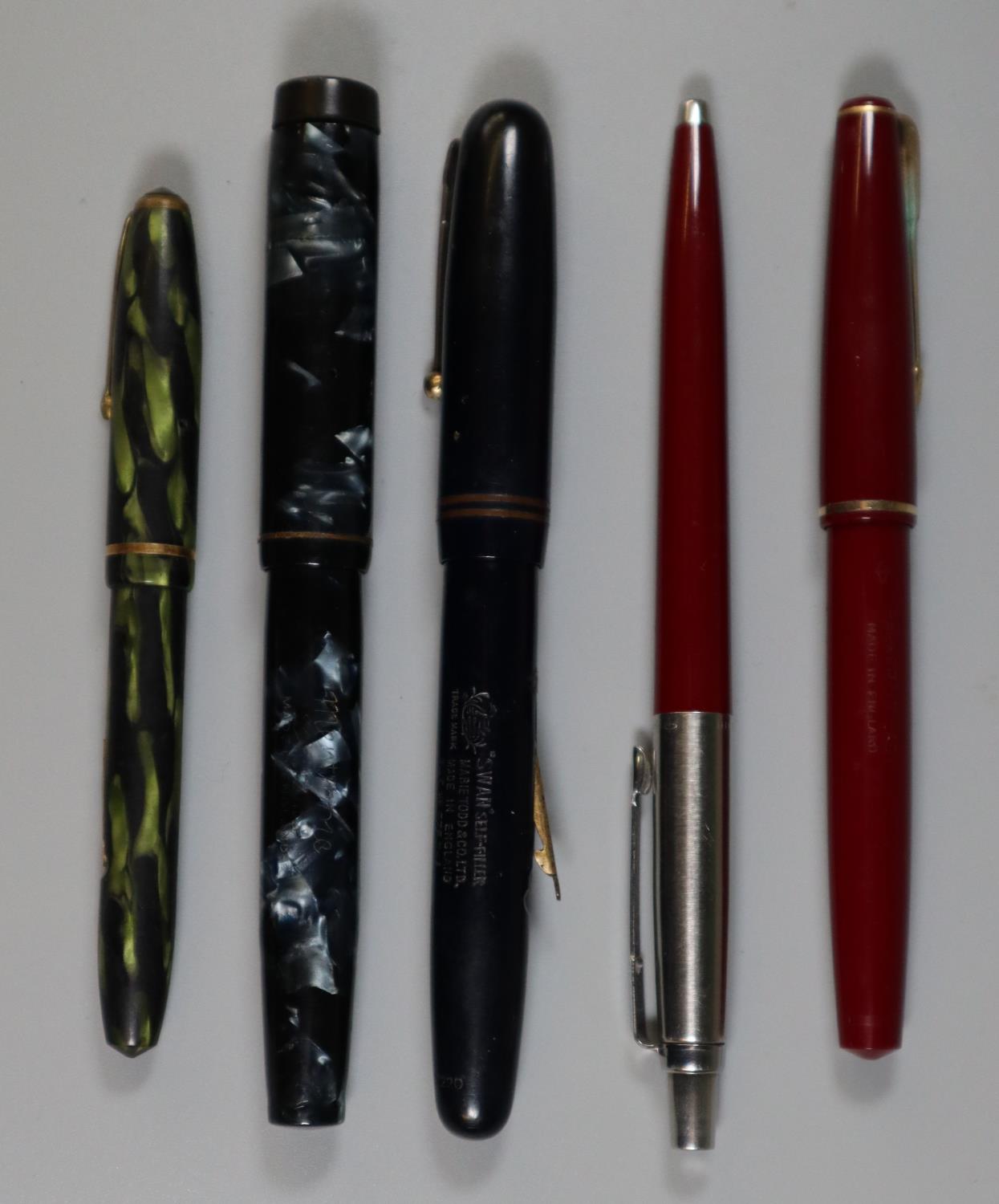 Bag of five vintage pens to include; Parker, Swan 14ct gold nibbed fountain pen etc. (B.P. 21% +