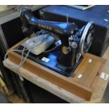 Vintage Singer sewing machine. (B.P. 21% + VAT)