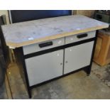 Carpenters work bench with wooden top and metal base with fitted drawers. (B.P. 21% + VAT)