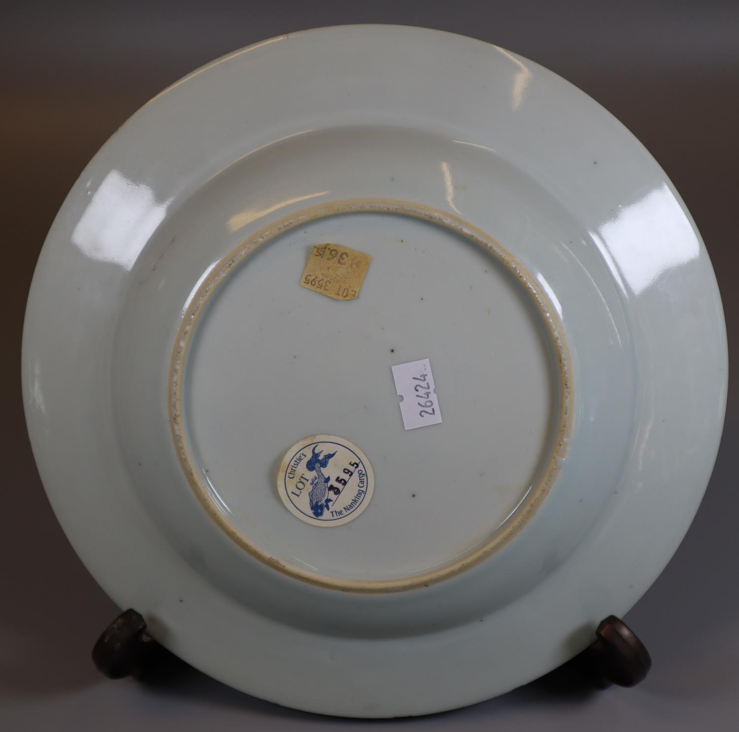 A Chinese export porcelain blue & white dish from the 'Nanking Cargo', circa 1750, Qianlong - Image 2 of 2