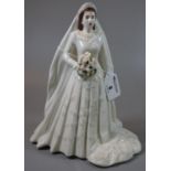 Royal Worcester porcelain figurine 'Her Majesty Queen Elizabeth II', Diamond Wedding Anniversary