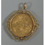 Queen Victoria gold sovereign 1887, set in a probably 9ct gold glazed pendant mount. Total weight