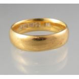22ct gold court shaped wedding ring. Width 5mm. Ring size M&1/2. Approx weight 7.2 grams. (B.P.