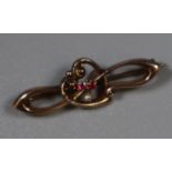 Edwardian 9ct gold gemset brooch with metal pin. Approx weight 1.8 grams. (B.P. 21% + VAT)