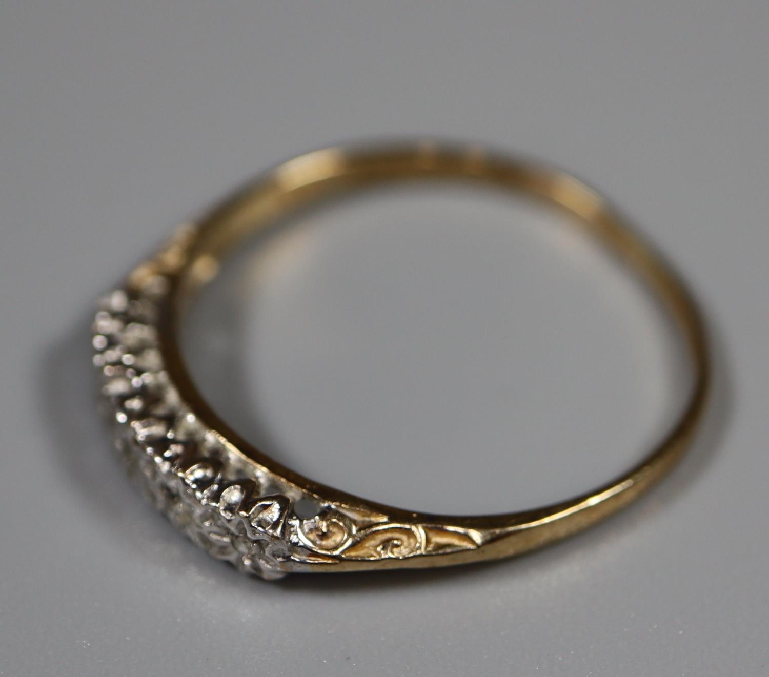 9ct gold diamond ring. Ring size Q. Approx weight 1.4 grams. (B.P. 21% + VAT) - Image 2 of 3