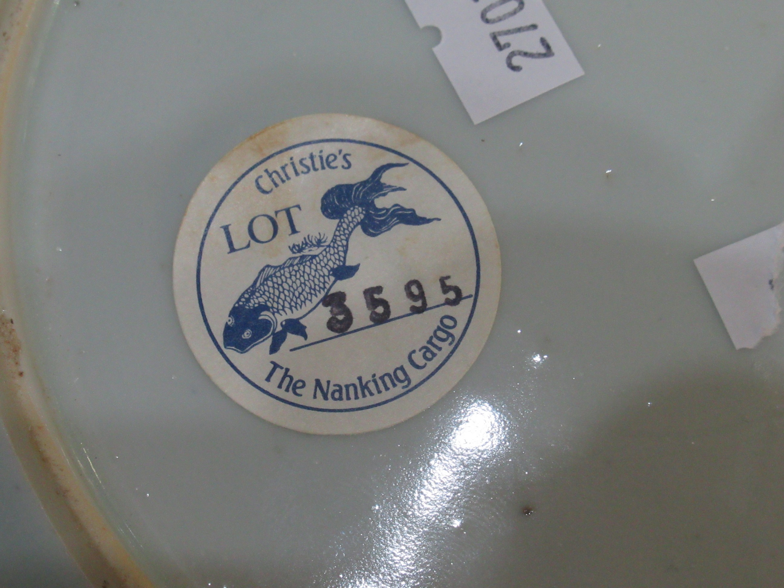 A Chinese export porcelain blue & white dish from the 'Nanking Cargo', circa 1750, Qianlong - Image 2 of 5