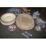 Box of assorted chinaware to include: two Willow pattern knife rests, an 'Asiatic Pheasants' meat