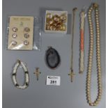 Collection of costume jewellery. (B.P. 21% + VAT)