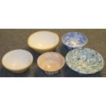 Collection of ceramic items to include; Spode blue and white transfer printed bowl, mixing bowls,