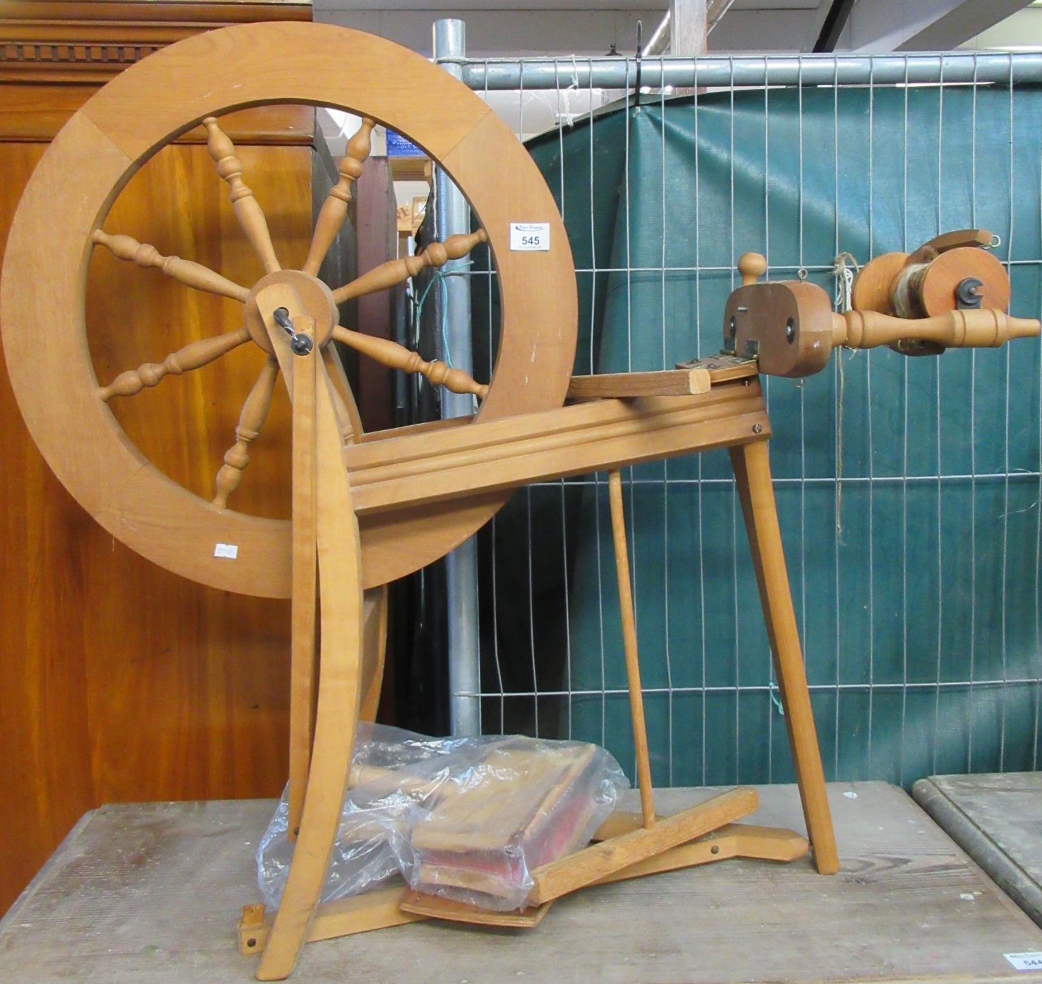 Ashford beech spinning wheel, with accessories. (B.P. 21% + VAT)