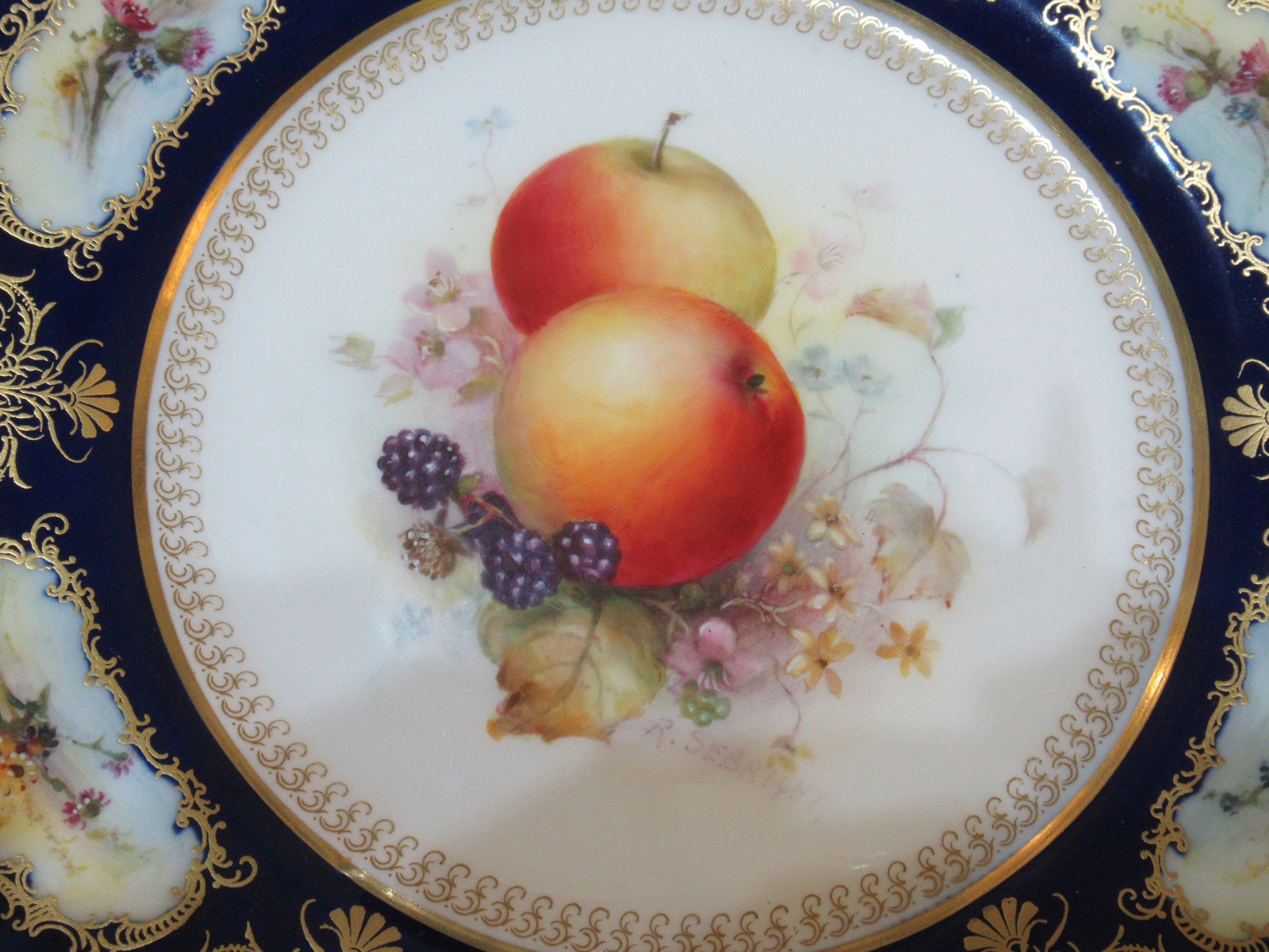 Royal Worcester porcelain cabinet plate hand painted with fruits and foliage with cobalt blue border - Image 5 of 6