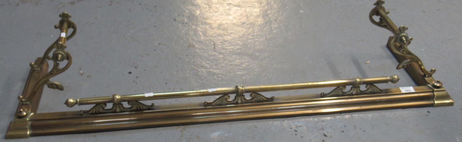 Victorian brass fire fender with scroll and flower head decoration. (B.P. 21% + VAT)