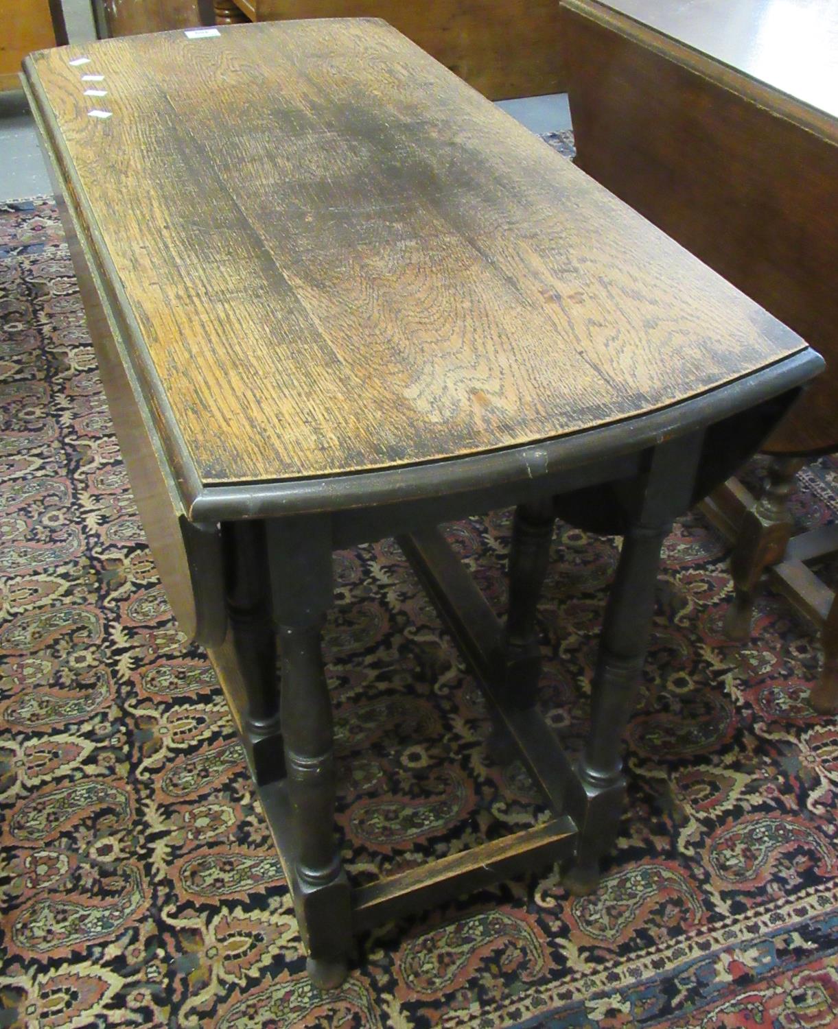 Early 20th century oak gate leg table. (B.P. 21% + VAT)