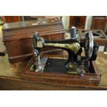 Vintage Singer sewing machine with fitted case. (B.P. 21 + VAT)