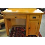 Modern pale oak single pedestal desk. (B.P. 21% + VAT)
