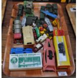Tray of mainly vintage play worn diecast vehicles to include; Dinky toys Pink Panther car, Dinky 153