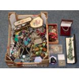 Collection of costume jewellery including oversized beads and vintage brushes etc. (B.P. 21% + VAT)