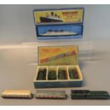 Meccano Dinky toys 18 goods train box, the interior revealing, probably associate Dinky Meccano