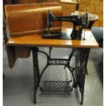 Early 20th century Singer sewing machine on oak and cast iron shaped stand. (B.P. 21% + VAT)
