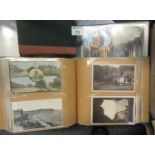 Postcards collection in three albums, mostly topographical cards. (B.P. 21% + VAT)
