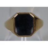 9ct gold onyx set signet ring. Ring size P. Approx weight 4.6 grams. (B.P. 21% + VAT)