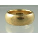 An 18ct gold heavy court shaped wedding ring. Width 7mm. Ring size O. Approx weight 17.4 grams. (B.