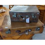 Late 19th/early 20th Century tan leather travelling vanity case, the interior with silk lining (no