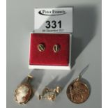 Collection of 9ct gold jewellery including a shell cameo brooch, St Christopher and two pairs of