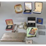Box of oddments to include; pair of silver cufflinks, Pembroke castle bronze coin, silver £1 coin