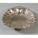 Small silver shell shaped bon-bon dish standing on three shell feet, Chester hallmarks. 2.5 troy ozs