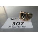 9ct gold masonic swivel signet ring. Ring size Q&1/2. Approx weight 7.7 grams. (B.P. 21% + VAT)