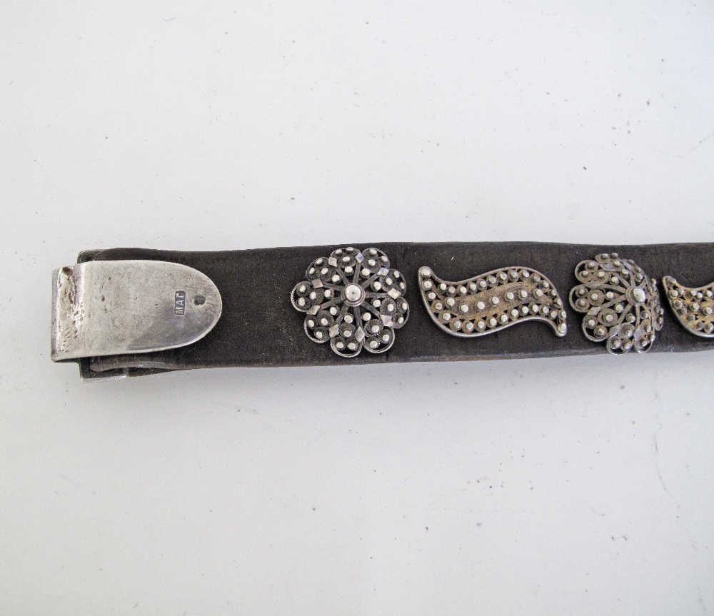 Leather & silver belt. - Image 3 of 4