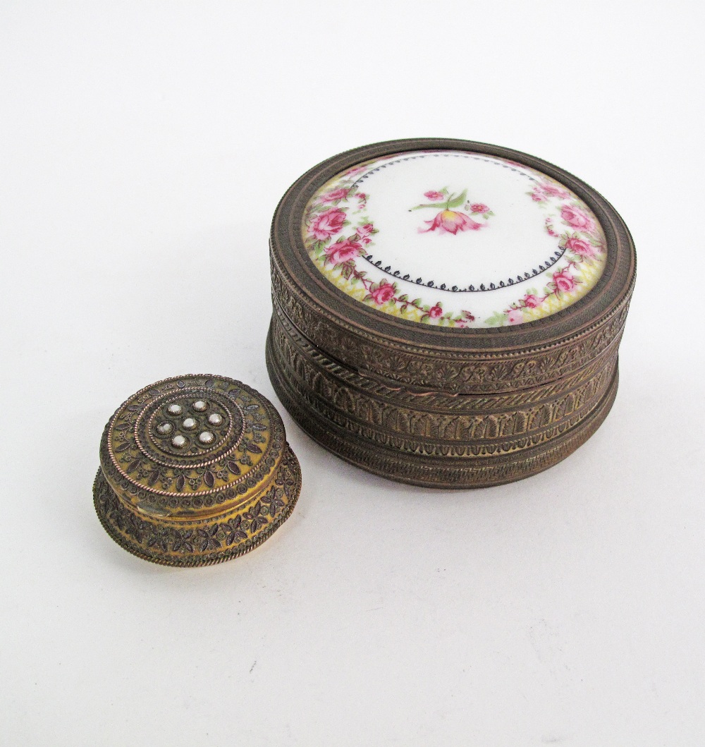 Dressing table ware. - Image 2 of 11