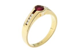 Ring 4.41 g 750/- Gelbgold mit 9 Diamanten zus. ca. 0.09 ct. und 1 Rubin ca. 0.20 ct. Ringgroesse 55