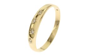 Ring 1.36g 750/- Gelbgold mit Diamanten. 4 Diamanten zus. ca. 0.04 ct. H/pi. Ringgroesse ca. 59