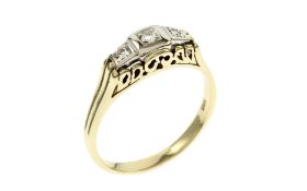 Ring 3.82g 585/- Gelbgold und Weissgold mit Diamanten. 3 Diamanten zus. ca. 0.09 ct. G/vs. Ringgroes