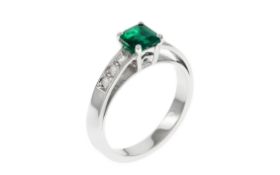 Ring 750/- WG mit Diamanten und Smaragd 